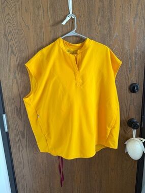 FIGS Emergency Yellow Sleeveless Tunic Tank & Jogger Pants